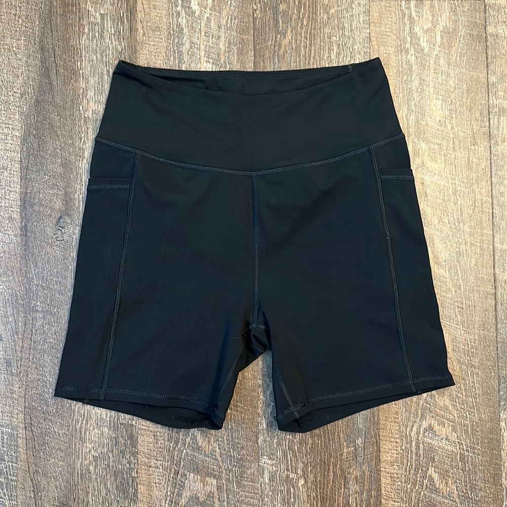EUC Large 6” black women’s bike shorts